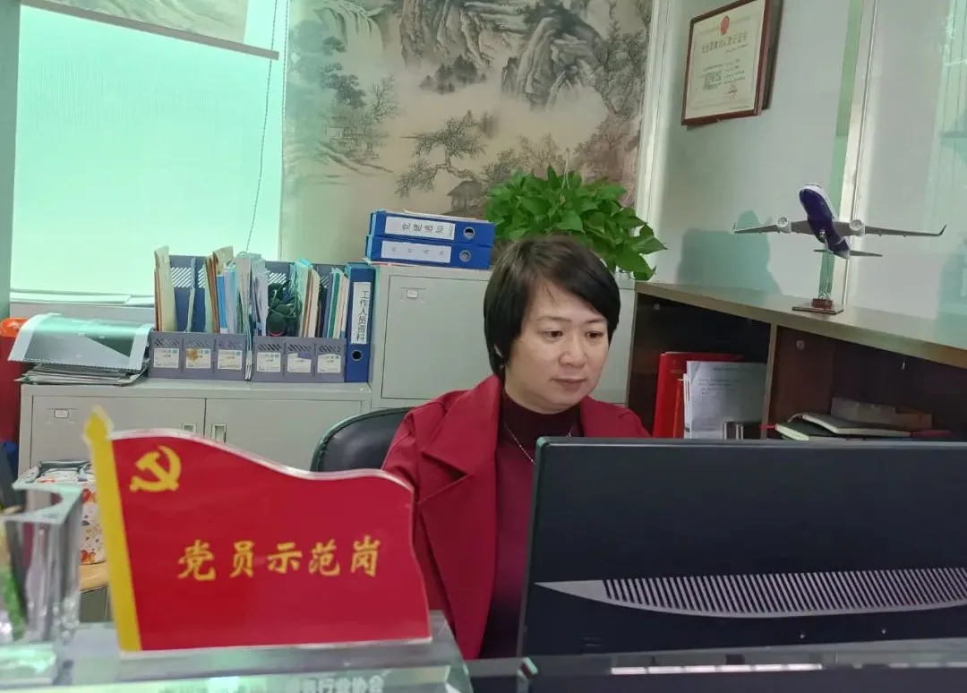 亮身份，树形象，作表率—“党员示范岗”点亮先锋之光(图1)