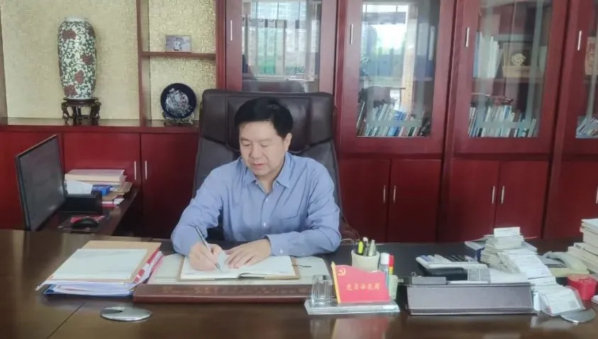 亮身份，树形象，作表率—“党员示范岗”点亮先锋之光(图2)