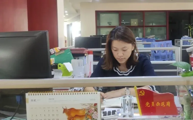 亮身份，树形象，作表率—“党员示范岗”点亮先锋之光(图8)